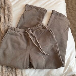 Elwood Core Straight Leg Sweatpant